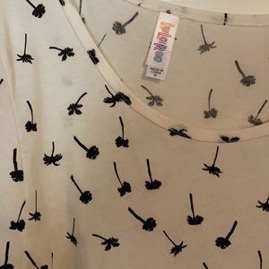 Lularoe long sleeved Lynnae shirt